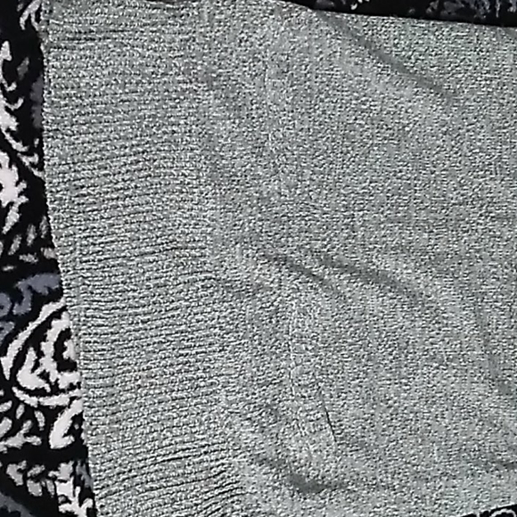 Cowlick neck sweater - Picture 4 of 4